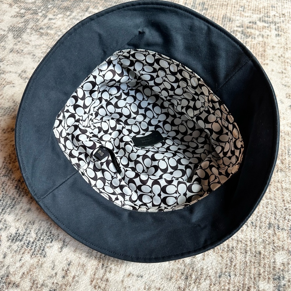 Coach Navy Blue with White Leather Trim Turnlock Bucket Hat Size P/S - Picture 5 of 7